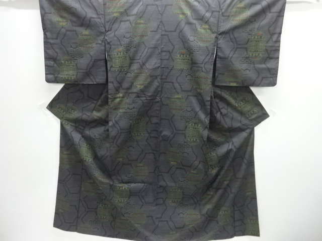 壺模様織り出し本場泥大島紬着物（5マルキ）